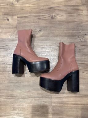 MEXIQUE Jeffrey Campbell Dusty Rose Platform Ankle Boots with Black Sole
